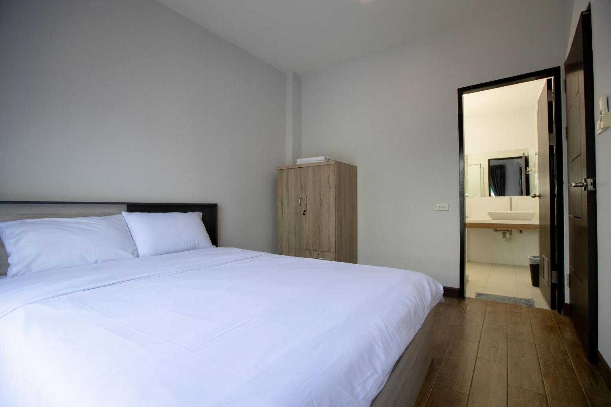 Room 36 Service Apartment Bangkok Esterno foto
