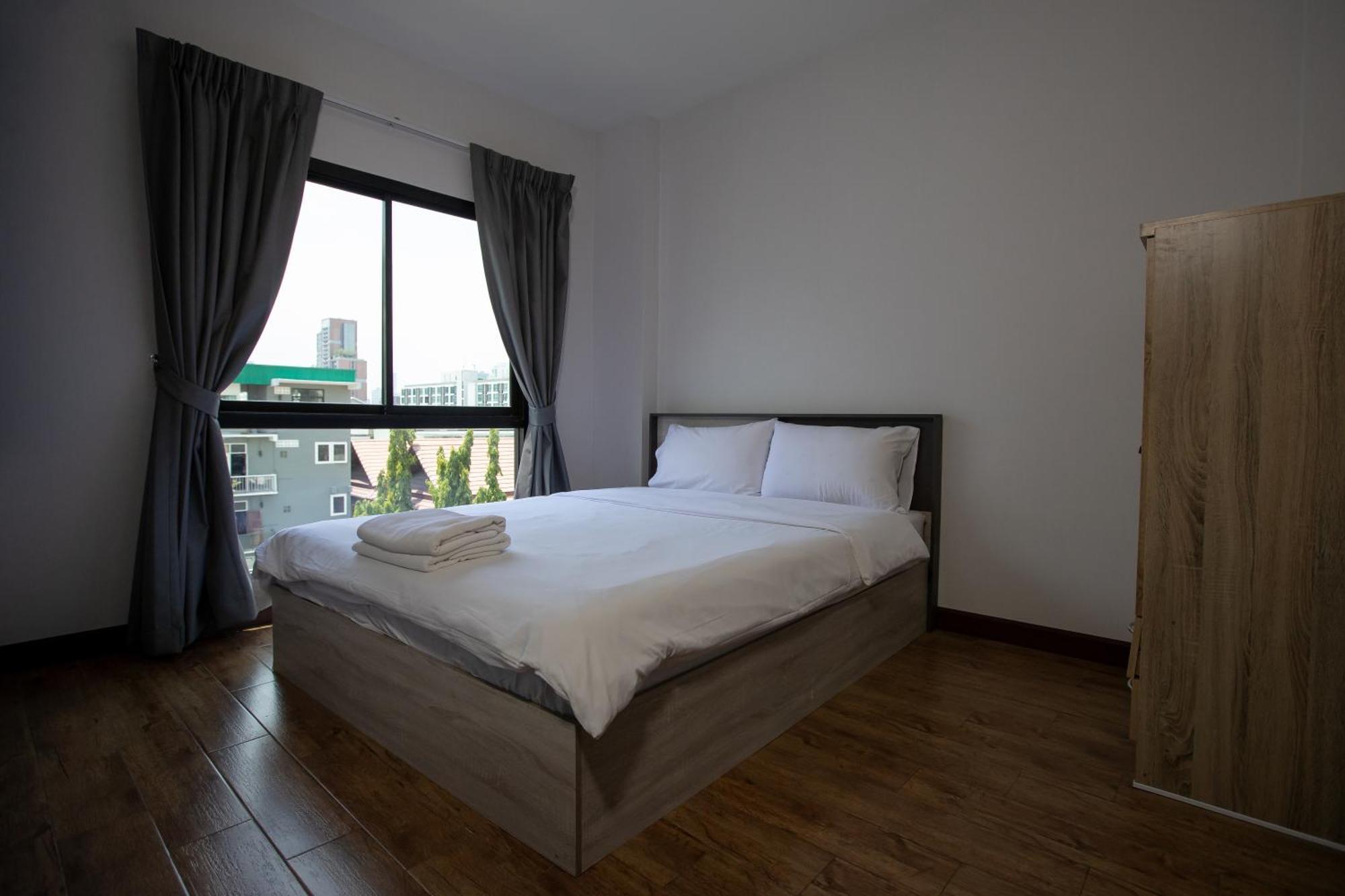 Room 36 Service Apartment Bangkok Esterno foto