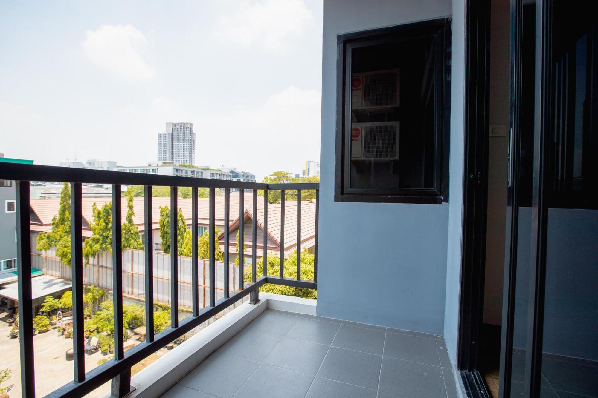 Room 36 Service Apartment Bangkok Esterno foto
