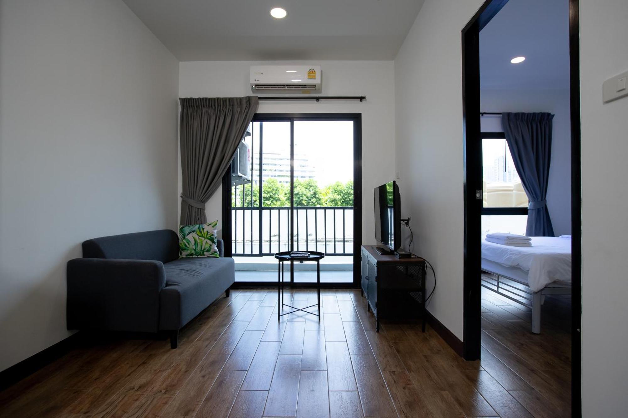 Room 36 Service Apartment Bangkok Esterno foto